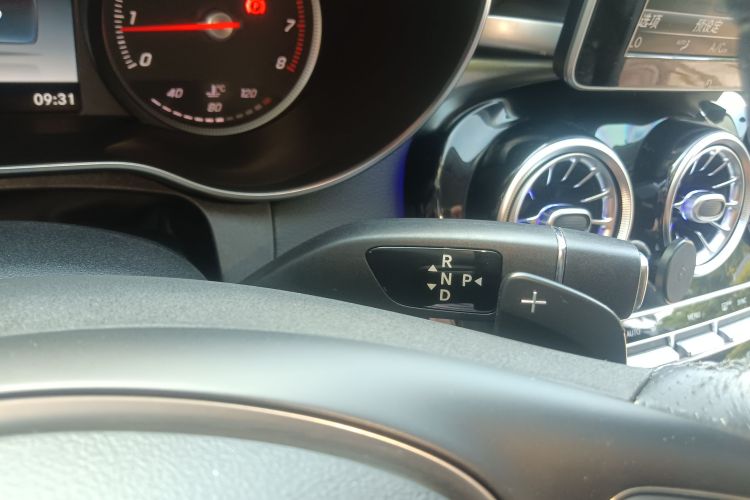 奔驰C级 2018款 C 180 L 动感型运动版中控内饰18