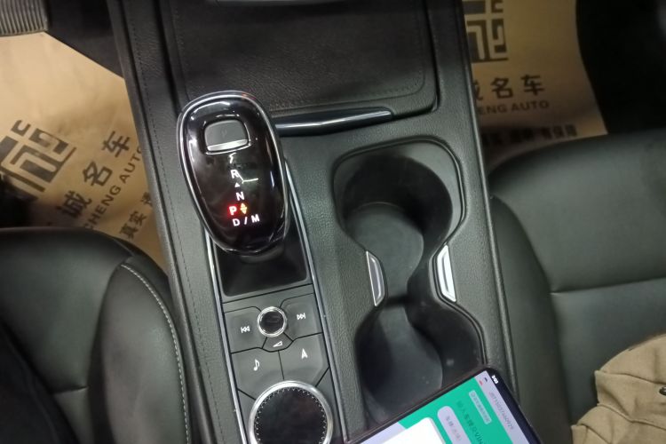 凯迪拉克XT4 2020款 改款 28T 两驱领先型中控内饰18