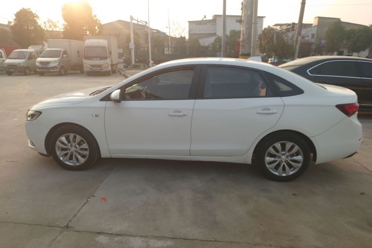 别克 英朗 2018款 15T 双离合精英型 国V车身外观4