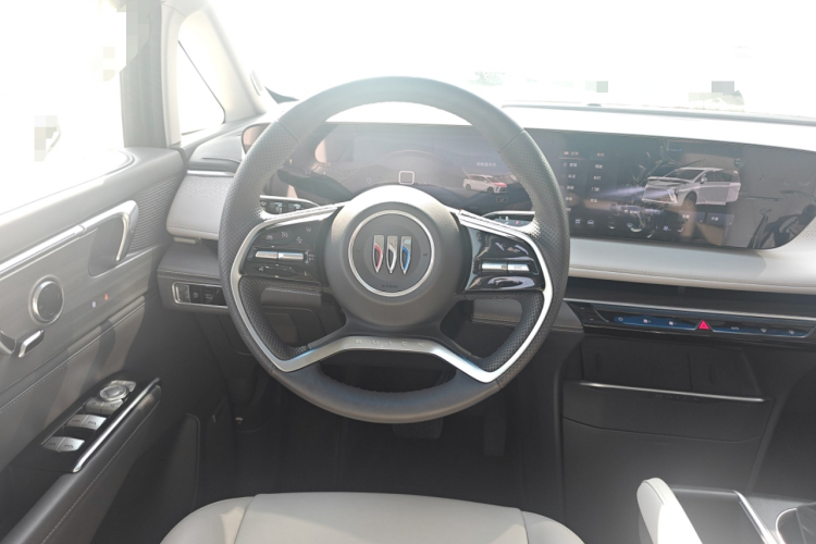 别克GL8 2025款 陆尊 尊享版中控内饰13