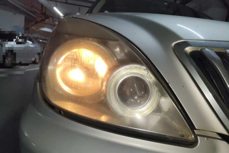 别克GL8 2011款 2.4L CT舒适版车身外观6006