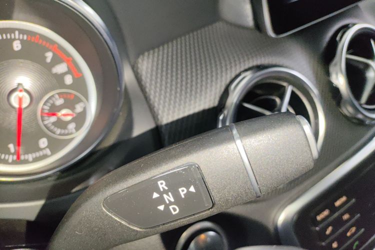 奔驰GLA 2018款 GLA 200 动感型局部细节18