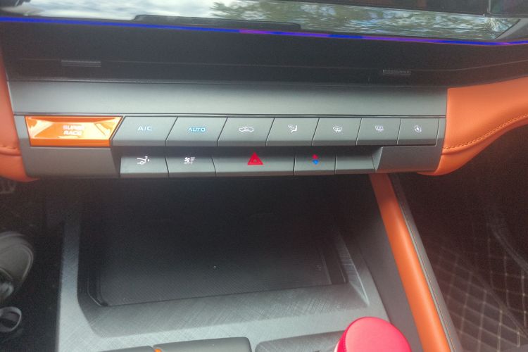 长安UNI-V 2023款 1.5T 运动版局部细节16