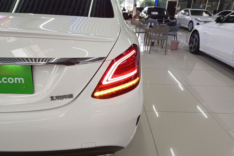 奔驰C级 2020款 C 260 运动版车身外观9