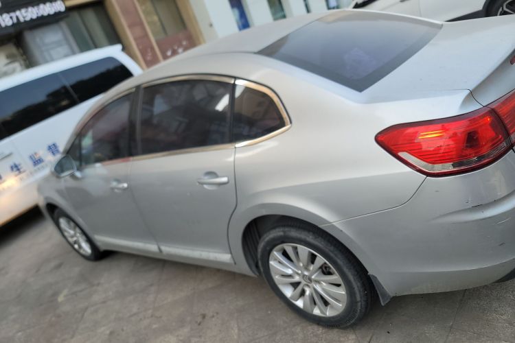 雪铁龙 世嘉 2013款 三厢 1.6L 手动品尚型车身外观4