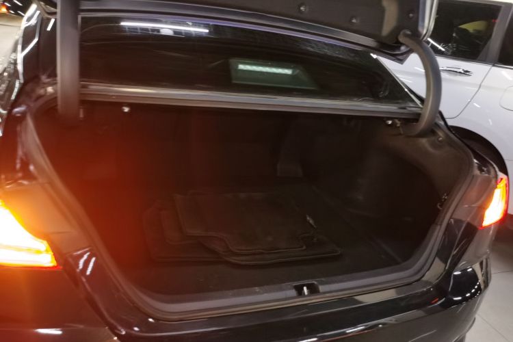 丰田 凯美瑞 2024款  双擎 2.0HG 尊贵版局部细节23