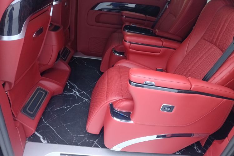 奔驰 威霆 2021款 2.0T 商务版 7座中控内饰21