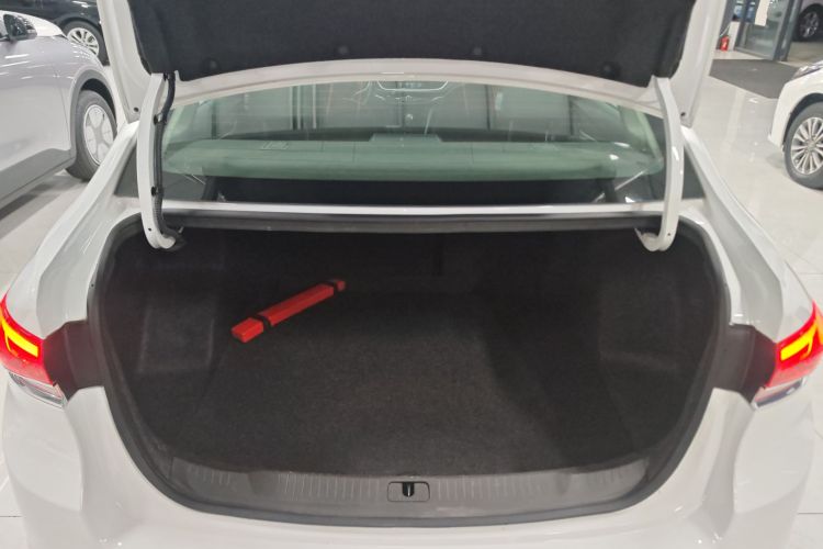 别克 英朗 2019款 18T 自动互联精英型 国VI机舱底盘23