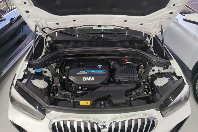 宝马X1新能源 2021款 xDrive30Le 尊享型机舱底盘24