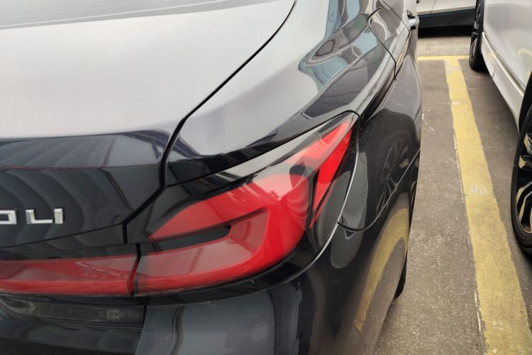 宝马5系 2023款 530Li 领先型 M运动套装车身外观9