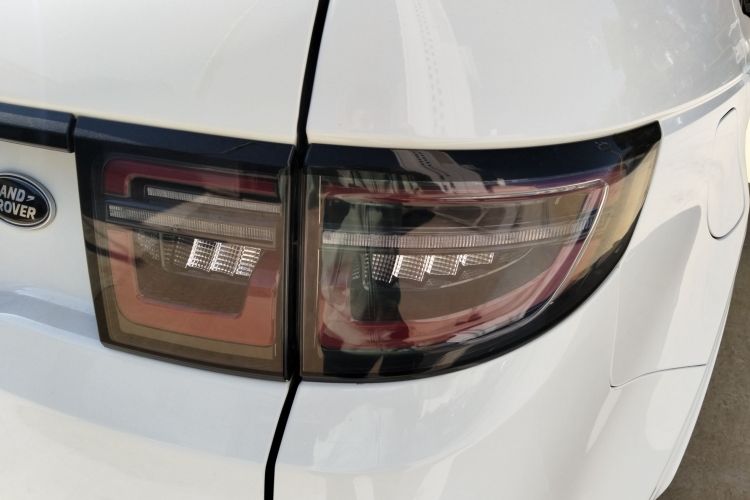 路虎 发现运动版 2022款 改款 249PS R-Dynamic S 性能版 5座车身外观9