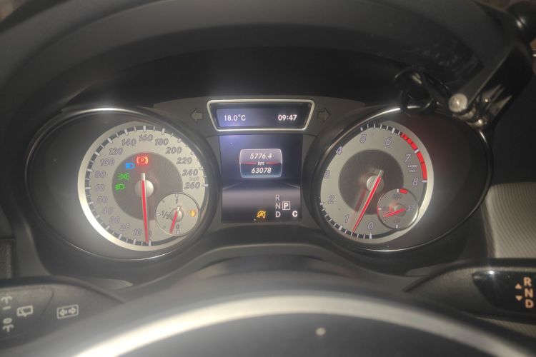 奔驰GLA 2016款 GLA 200 时尚型中控内饰15