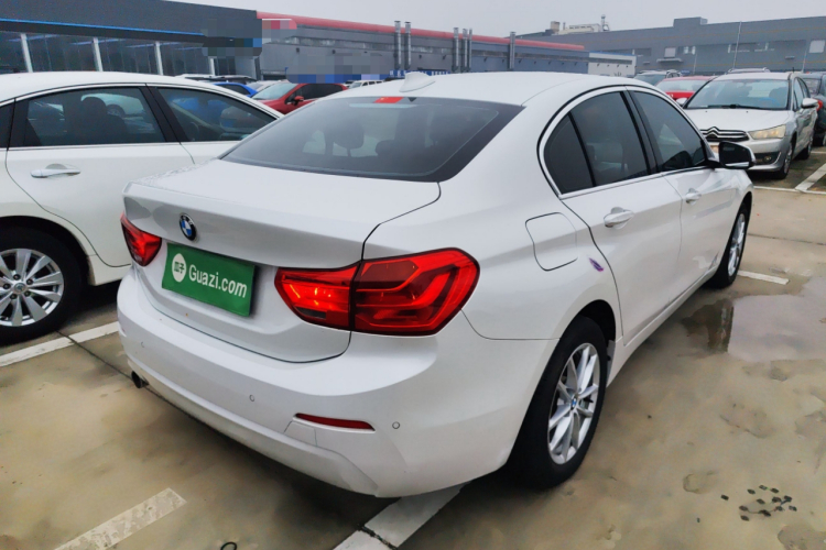 宝马1系 2017款 118i 时尚型车身外观7