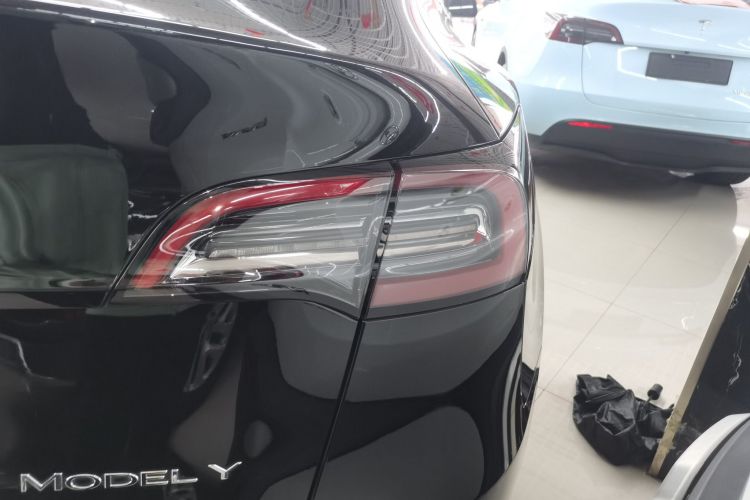 特斯拉 Model Y 2022款 改款 后轮驱动版车身外观9