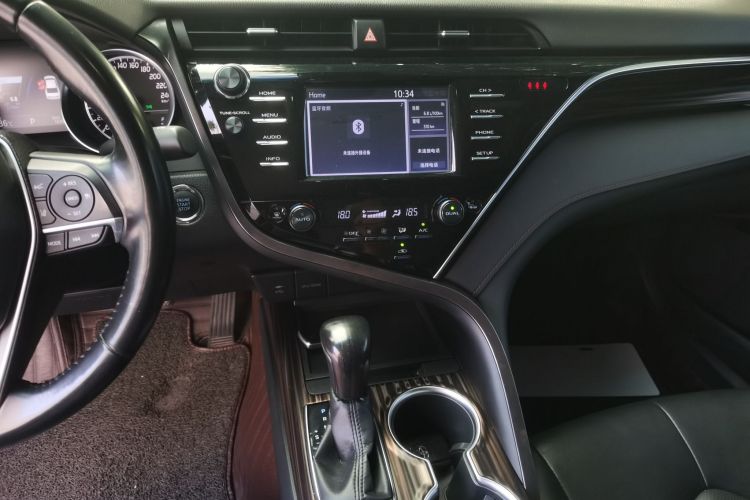 丰田 凯美瑞 2018款 2.0G 豪华版中控内饰16