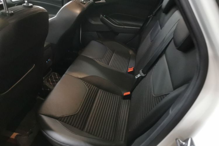 福特 福克斯 2018款 两厢经典 EcoBoost 180 自动精英型中控内饰21