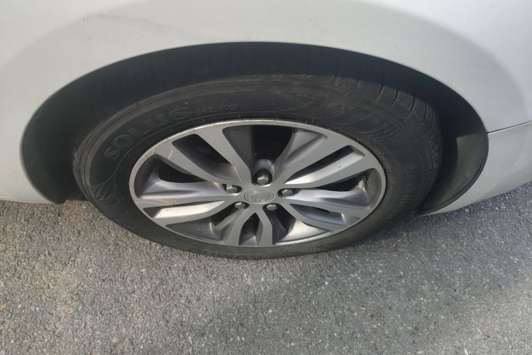 别克 英朗 2021款 1.3T 自动轻混动精英型车身外观10