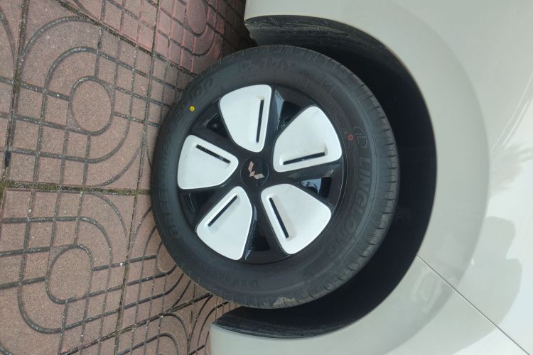 五菱汽车 宏光MINIEV 2025款 四门版 臻享+款车身外观10