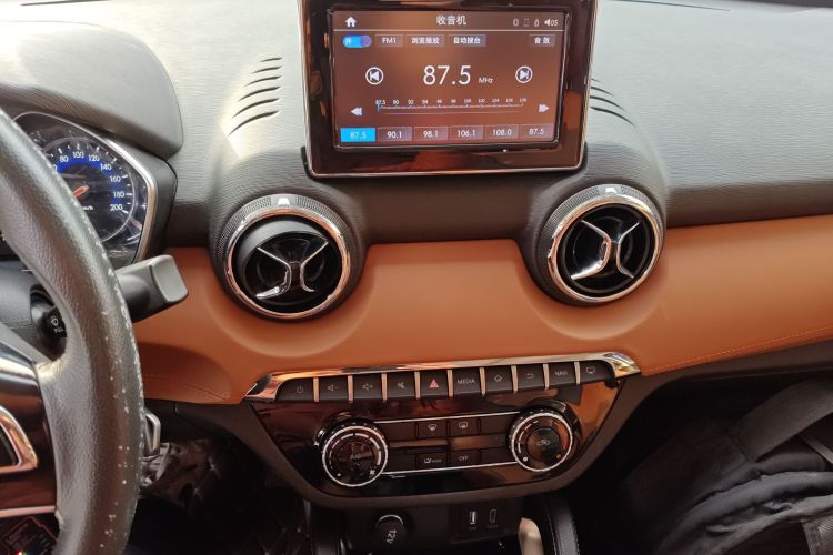 北京汽车 绅宝X35 2016款 1.5L 自动豪华版中控内饰16