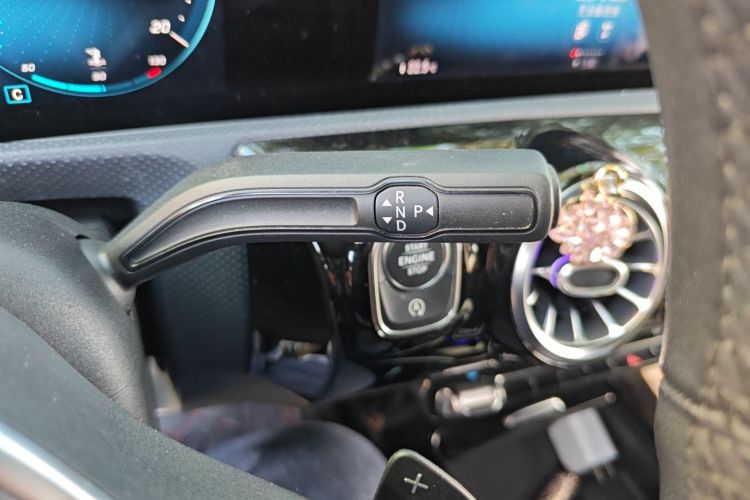 奔驰A级(进口) 2019款 A 200 动感型局部细节18