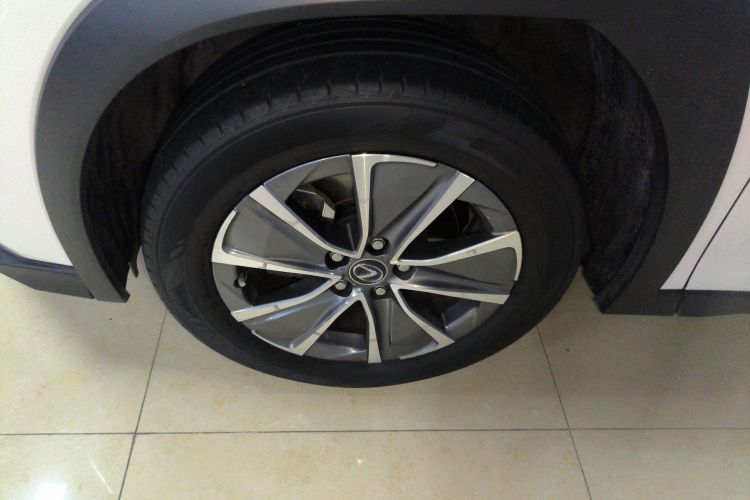 雷克萨斯UX新能源 2020款 300e 纯·悦版车身外观35