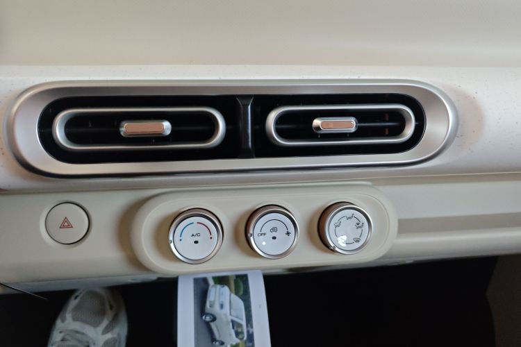 五菱汽车 宏光MINIEV 2024款 第三代 215km 青春版中控内饰16