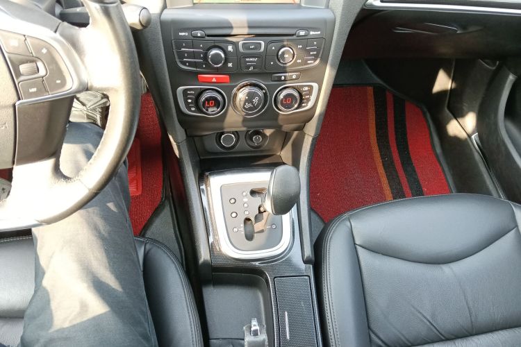 雪铁龙C4L 2014款 1.6THP 智驱版 自动劲智型中控内饰18