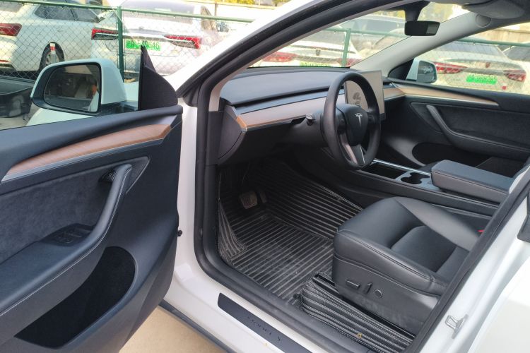特斯拉 Model Y 2021款 长续航全轮驱动版中控内饰20