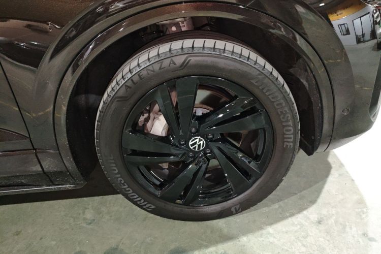 大众 途锐 2022款 3.0TSI 锐享版 曜黑运动套装车身外观10