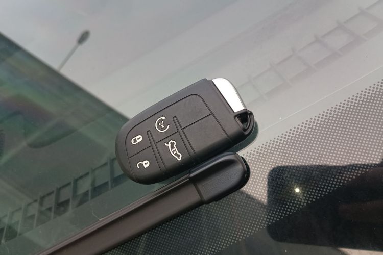 Jeep 指南者 2017款 200TS 自动高性能四驱版中控内饰11