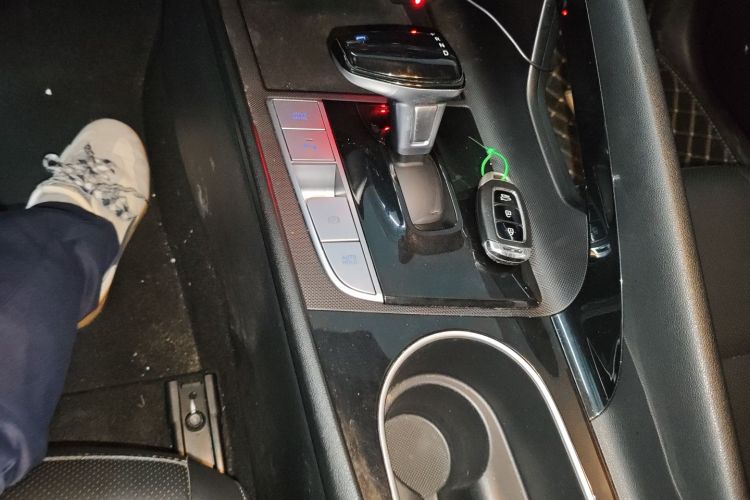 现代 伊兰特 2022款 1.5L CVT GLX精英版中控内饰18