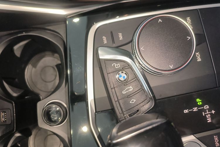 宝马3系 2022款 改款 320Li M运动套装中控内饰11