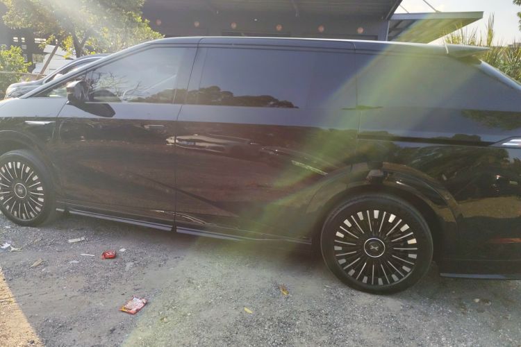 小鹏X9 2025款 740超长续航 Max车身外观4