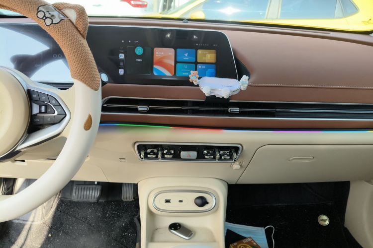 欧拉好猫 2023款 401km标准续航 尊荣型 磷酸铁锂中控内饰16