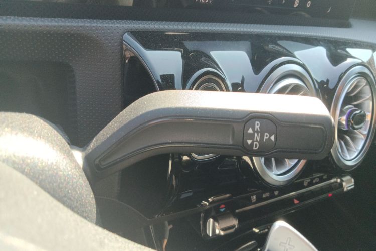 奔驰A级 2022款 改款三 A 200 L 运动轿车时尚型中控内饰18