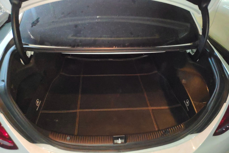 奔驰C级 2015款 C 180 L 运动型局部细节23