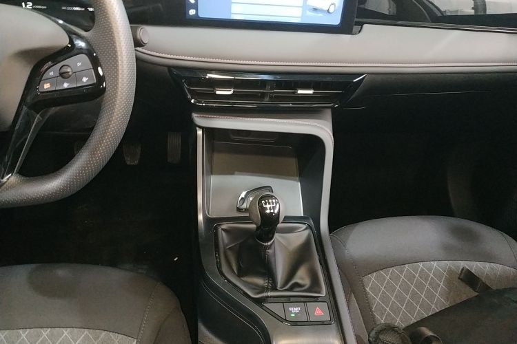 荣威i5 2023款 1.5L 手动舒享版中控内饰18