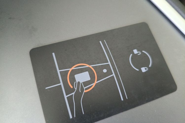 特斯拉 Model Y 2021款 标准续航后驱版中控内饰11