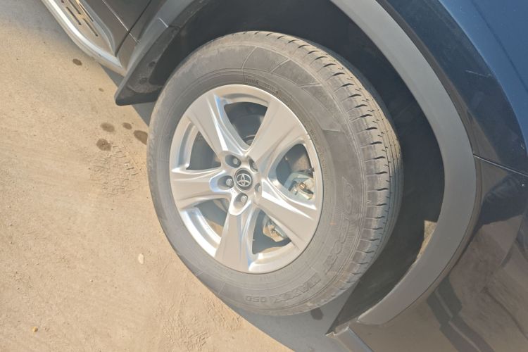 丰田 汉兰达 2024款 2.5L智能电混双擎两驱精英版 5座车身外观10