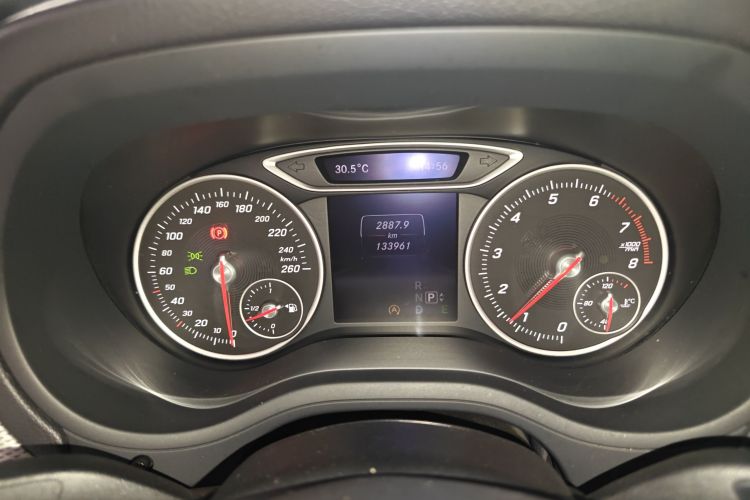 奔驰B级 2015款 B 200 动感型中控内饰14