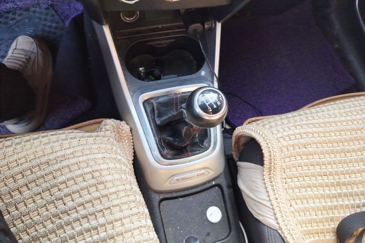 中华V3 2015款 1.5L 手动基本型中控内饰18