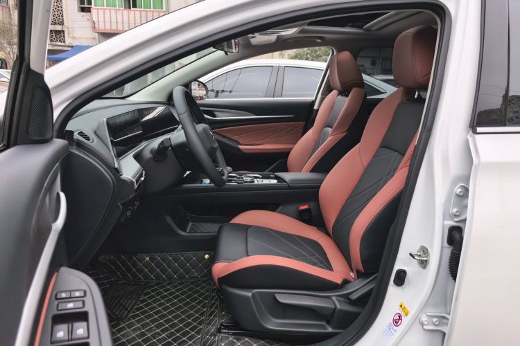 长安 逸动 2024款 PLUS 蓝鲸NE 1.4T GDI DCT高能版中控内饰19