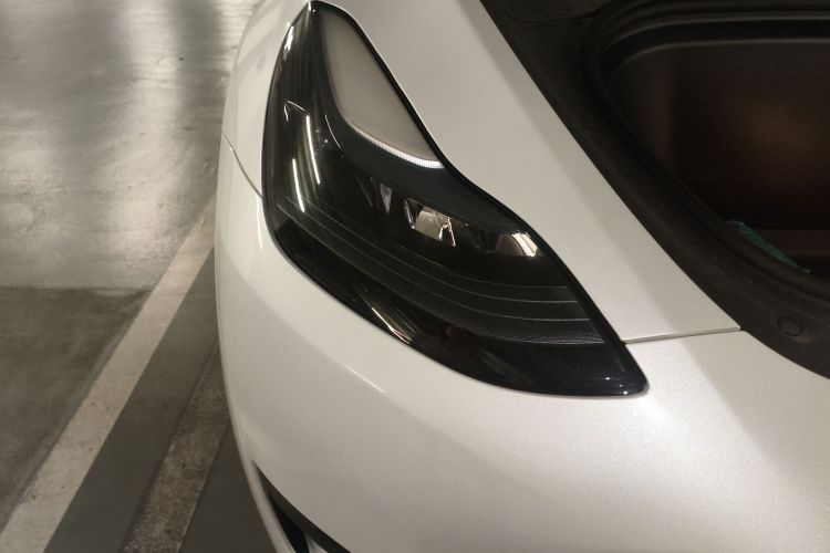 特斯拉 Model Y 2024款 后轮驱动版车身外观8