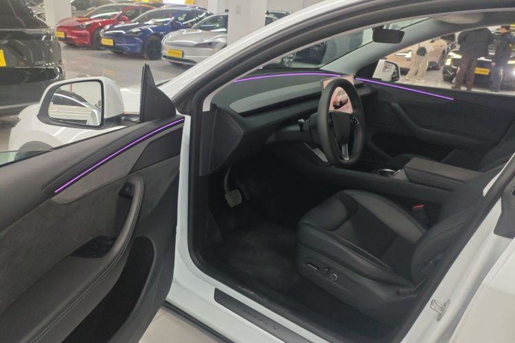 特斯拉 Model Y 2025款 长续航全轮驱动 首发版中控内饰20