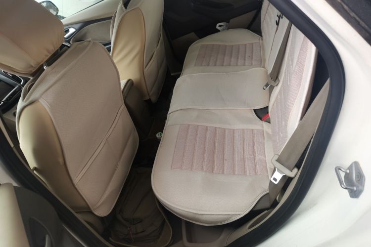 福特 福克斯 2012款 三厢 1.6L 自动舒适型中控内饰7004