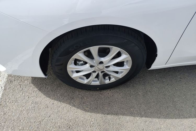 荣威i5 2023款 1.5L CVT豪华版车身外观35