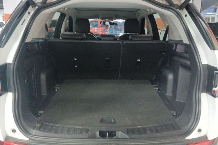 路虎 发现神行 2019款 240PS SE版 国VI机舱底盘23