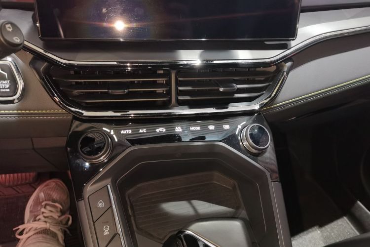 领克06 EM-P 2023款 1.5T Remix PHEV Hero中控内饰16