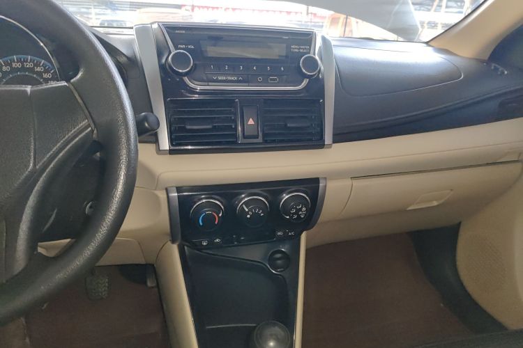 丰田 威驰 2014款 1.3L 手动型尚版中控内饰16