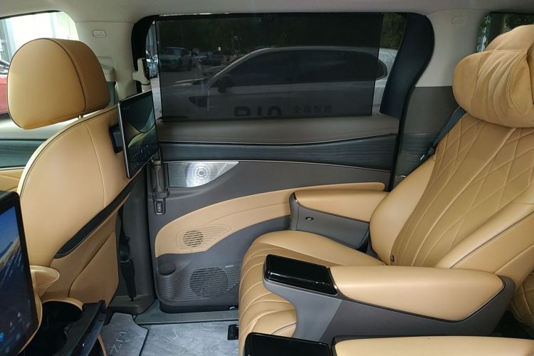 腾势D9 2022款 DM-i 970 四驱尊荣型中控内饰45